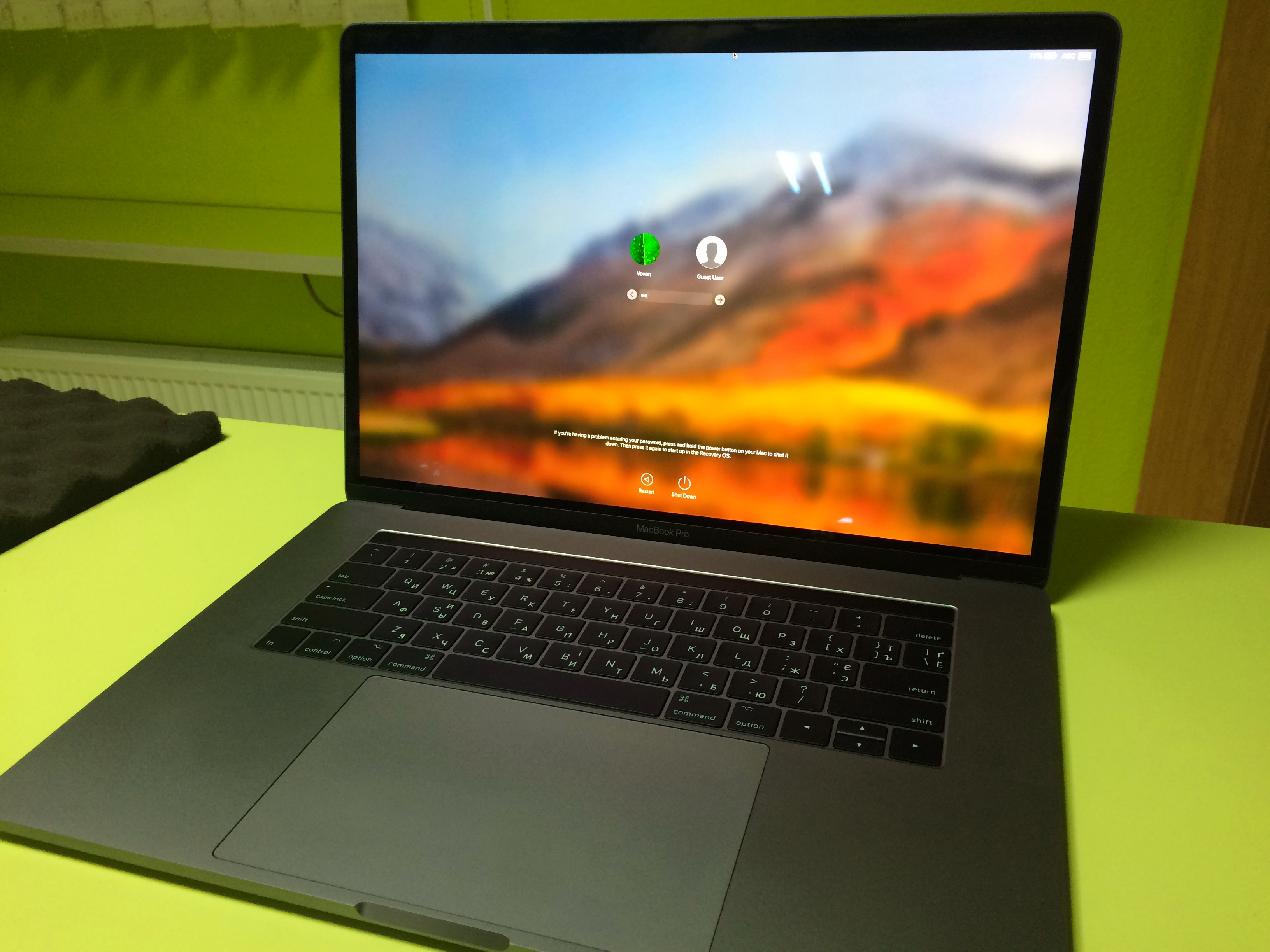  MacBook Pro A1707 